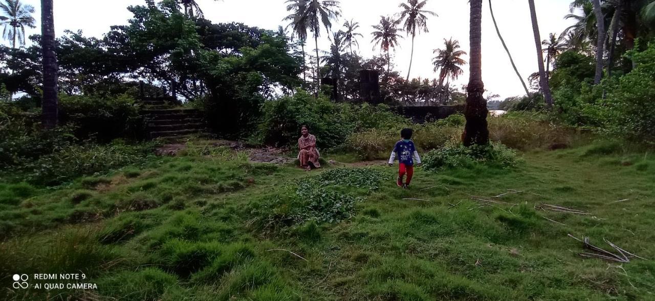 Shruthi'S Aarohi-Nature'S Retreat Mulappilangād Eksteriør billede